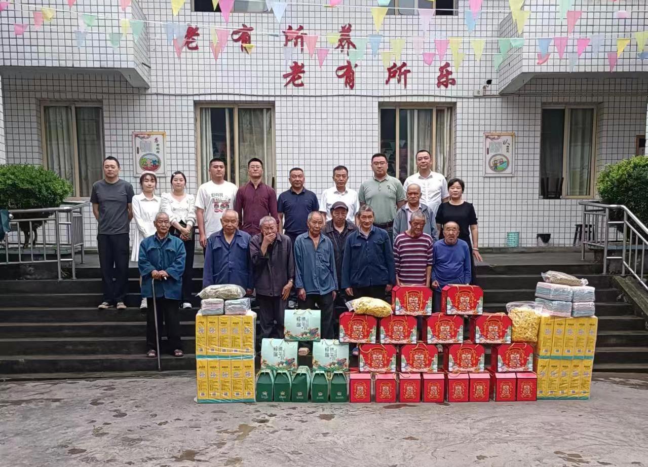 /website-webapp/ewebeditor/uploadfile/ucut1717742091995_市住建局、市建筑業(yè)協(xié)會慰問利店鎮(zhèn)敬老院
